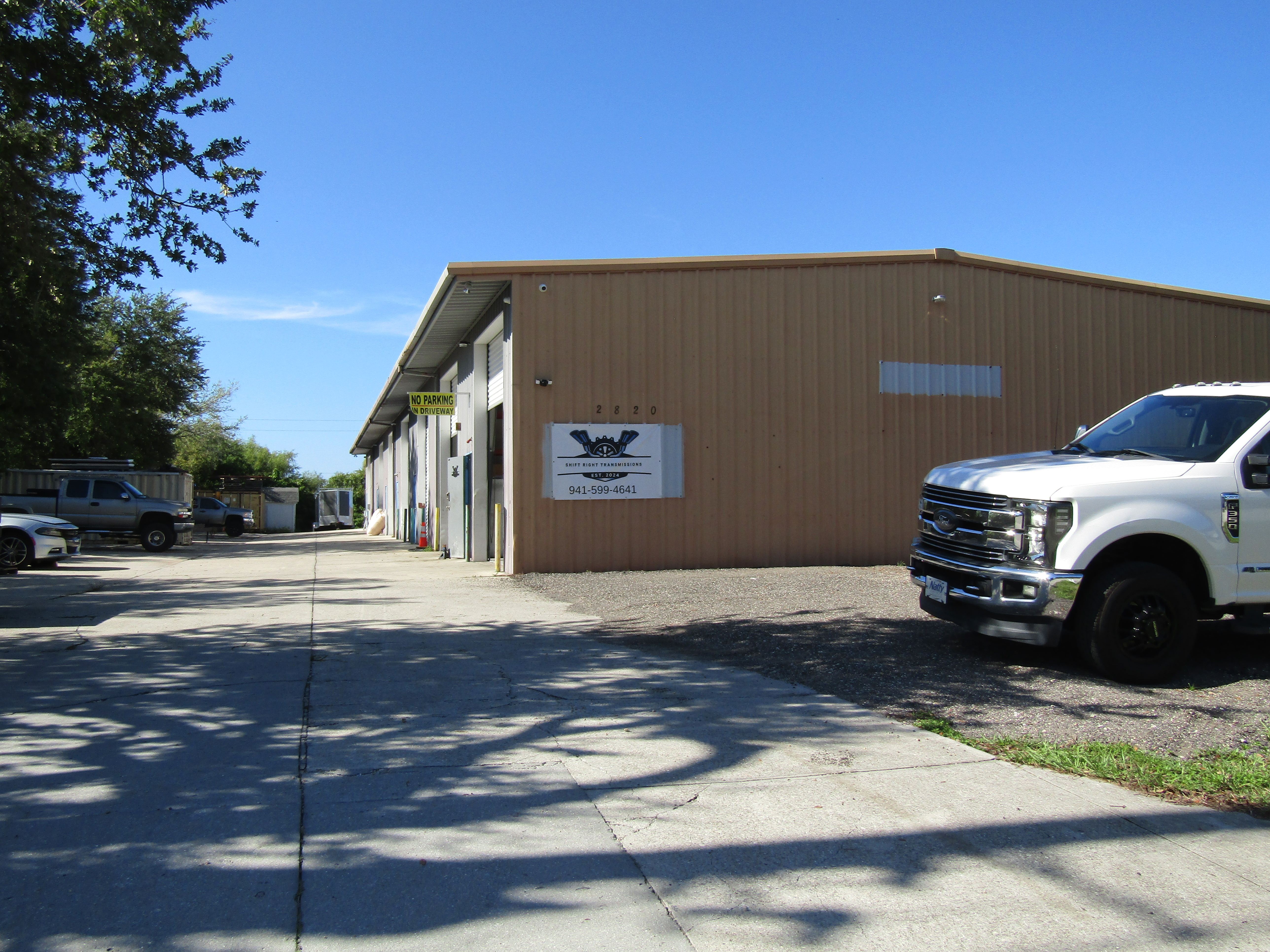 Shift Right Transmissions shop exterior